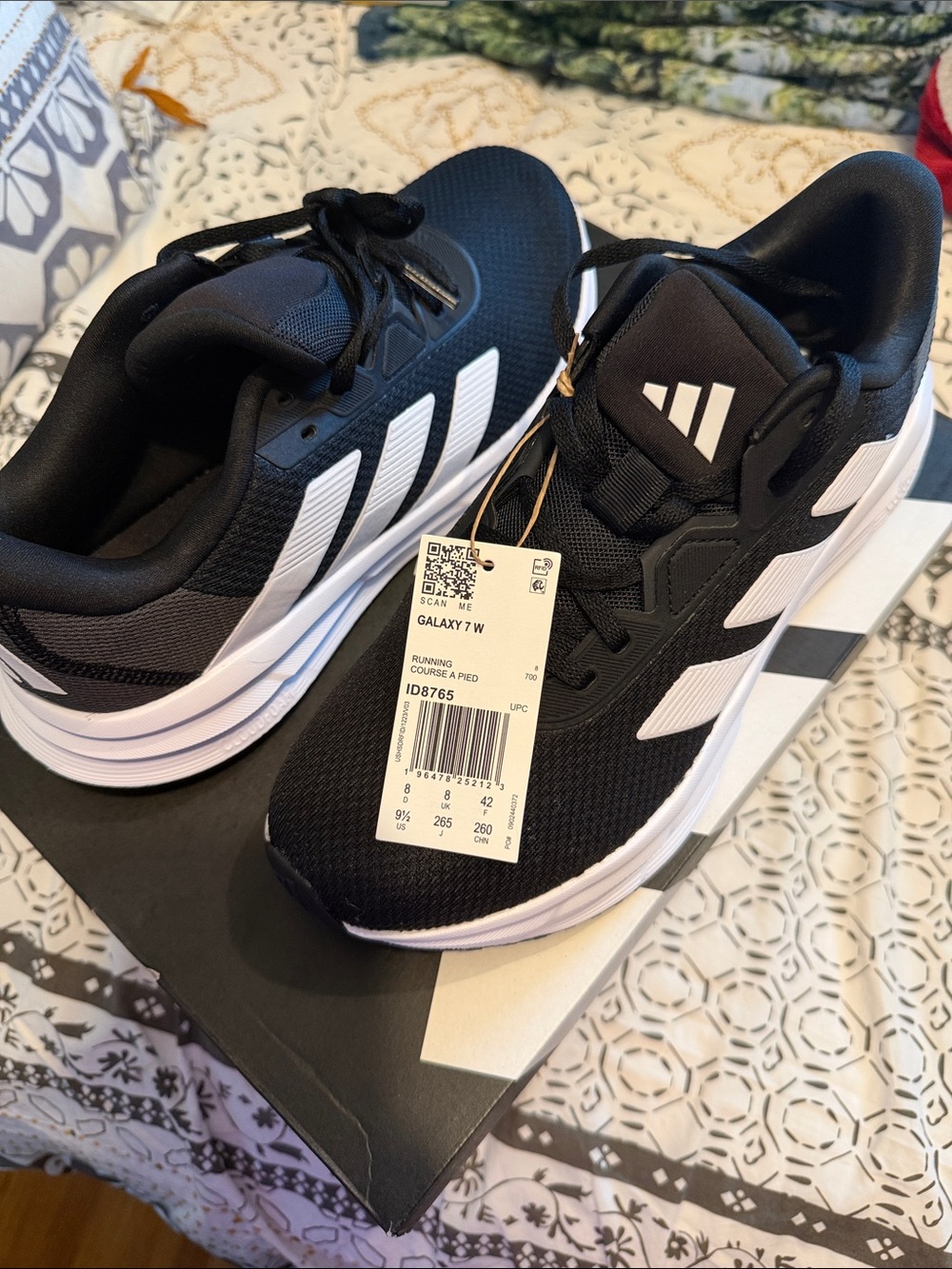 adidas 9.5 women / 8 men - running Black and White Athletic Sneakers -